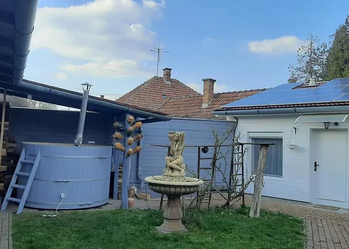 Harmonia Gazde/Camere de închiriat *