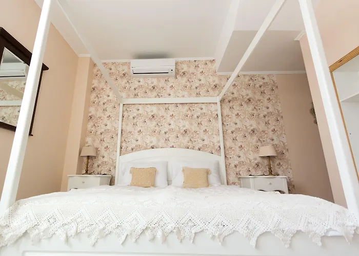 Harmonia Gazde/Camere de închiriat