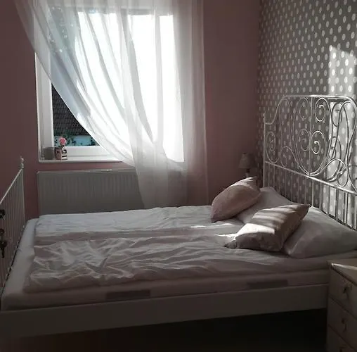 Harmonia Gazde/Camere de închiriat Jula